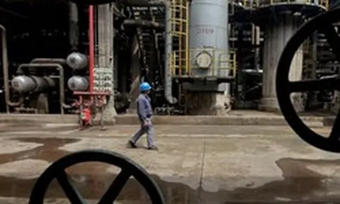 Lộ 'đại gia' đứng sau mua 90% dầu thô xuất khẩu của Iran, dùng đồng nội tệ giúp Tehran nhập nhiều loại hàng hóa dù bị trừng phạt