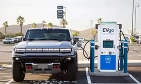Mỹ xem xét áp thêm thuế với xe điện