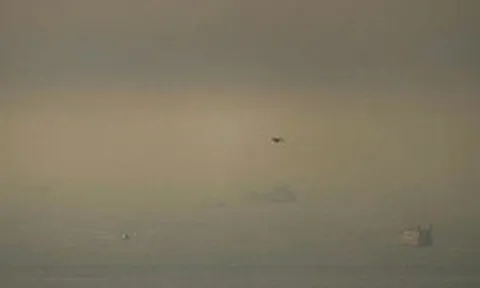 Tàu chở hàng phát nổ do vật thể lạ ngoài khơi UAE