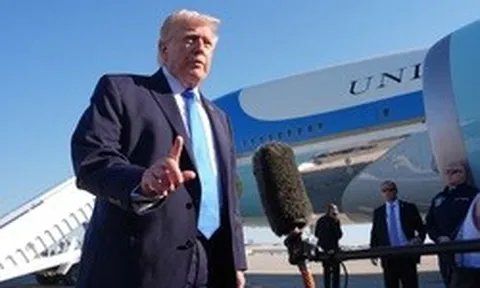 Tổng thống Donald Trump nói: "Eo biển sẽ được kiểm soát chung. Có lẽ là bởi tôi..."