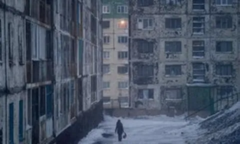 "Thành phố tận thế" nơi tuyết rơi xuống cũng có màu đen