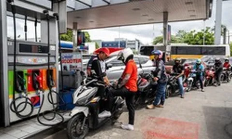 Chỉ còn xăng đủ cho 53 ngày, nước Đông Nam Á tuyên bố tình trạng khẩn cấp quốc gia