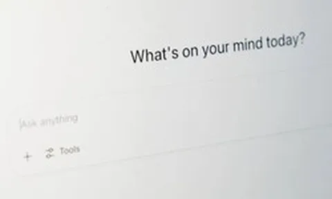 Bỏ ra 150.000 USD/tháng để AI làm hộ: Giới lập trình viên sợ hãi trước cơn lốc sa thải, nuôi cả một đội quân robot 24/7