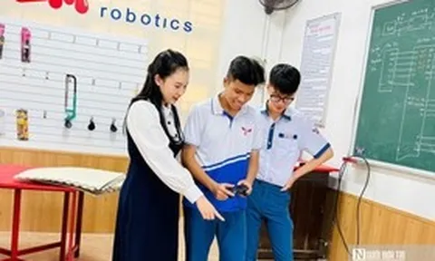 Hai học sinh lớp 11 ở Huế chế tạo robot AI cứu người trong sạt lở