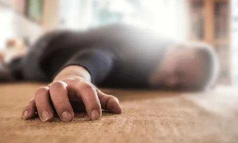 Người đàn ông 51 tuổi tử vong sau bữa ăn cùng bạn bè, bác sĩ chỉ mặt điểm tên sai lầm "chí mạng" ít ai ngờ