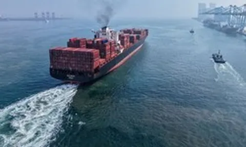 Đang tiến thẳng tới eo biển Hormuz, 3 tàu Trung Quốc bất ngờ nhận cảnh báo, đột ngột quay đầu