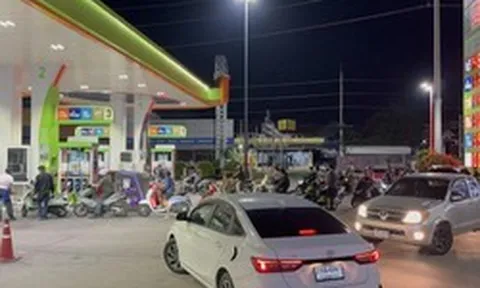 Sau Việt Nam, chính phủ Thái Lan đang xem xét áp dụng một biện pháp mạnh để giảm giá xăng dầu