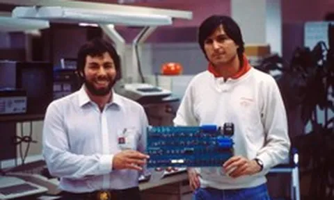 Từ cậu bé 14 tuổi chạy việc vặt đến khối tài sản 114 triệu USD: Nhân viên thâm niên nhất Apple tiết lộ bí mật 'sống sót' qua 5 thập kỷ