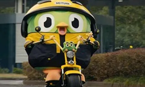 Linh vật của Duolingo bất ngờ 'từ chức', chuyển sang làm nhân viên 1 app giao hàng: Chuyện gì đây?