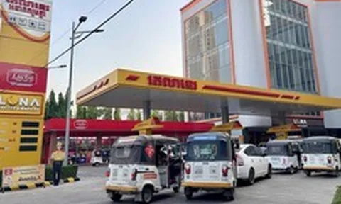 Giá nhiên liệu tại Campuchia tăng gấp đôi, hiện vượt 53.000 đồng/lít