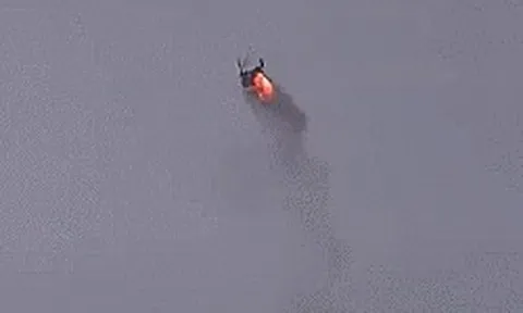 VIDEO: Trực thăng Mỹ trúng tên lửa trong vụ giải cứu phi công ở Iran