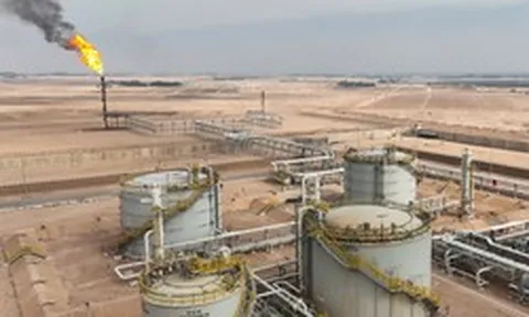 Láng giềng Iran báo tin vui cho thế giới về 3,4 triệu thùng dầu