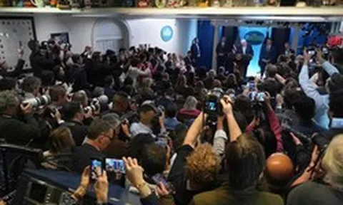 Ông Donald Trump thông báo "tạm ngưng ném bom", Iran tuyên bố "chiến thắng"