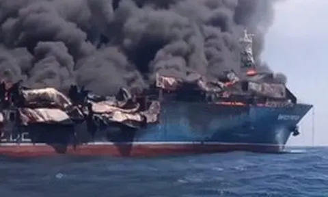 Iran hé lộ cách để tàu thuyền đi qua Hormuz mà không “trở thành đống sắt vụn”