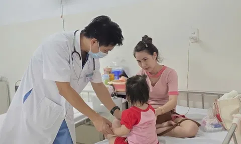 Bệnh tay chân miệng vào mùa, bệnh viện Đà Nẵng đón hàng trăm ca mỗi ngày