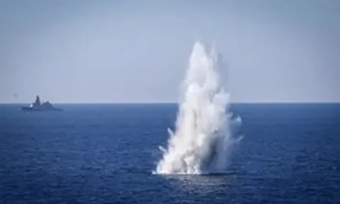 Iran không thể mở lại eo biển Hormuz vì chưa gỡ bỏ được thủy lôi?