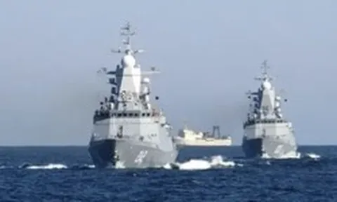 Chiến hạm Anh im tiếng trước ‘kẻ hộ vệ’ tàu chở dầu Nga