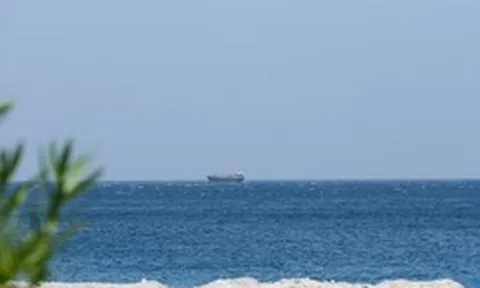 Mỹ tuyên bố 2 tàu khu trục đã qua mặt Iran để vượt eo biển Hormuz, Tehran lập tức lên tiếng