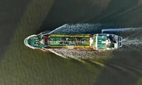 Giá dầu lại tăng dựng đứng sau khi ông Trump tuyên bố phong toả toàn diện eo biển Hormuz