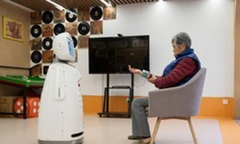 Không con cái, người già ở nước láng giềng Việt Nam đặt kỳ vọng vào loại “bảo hiểm tuổi già” mới