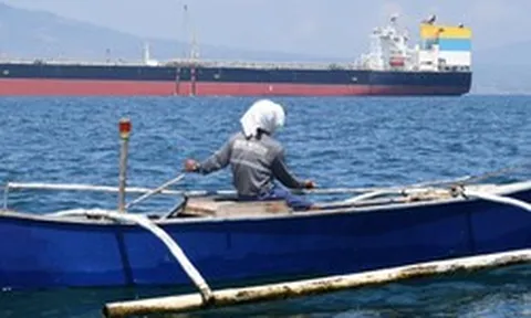 Ngoại trưởng một nước Đông Nam Á bị quốc hội chất vấn: Tại sao phải xin phép Mỹ để mua dầu Nga?