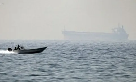 Tin vui cho cả thế giới: 3 tàu chở dầu, khí đốt bất ngờ vượt eo biển Hormuz thành công sau khi Mỹ áp đặt lệnh phong tỏa