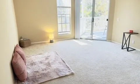 Từ bỏ gần như mọi thứ, cô gái khiến nhiều người sốc vì số tiền tiết kiệm khó tin