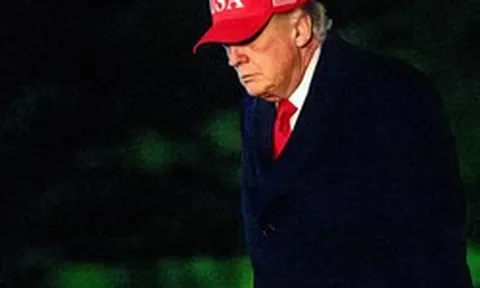 Mỹ điều tra loạt giao dịch dầu mỏ đáng ngờ diễn ra ngay trước dòng "tút" gây chấn động của Tổng thống Trump