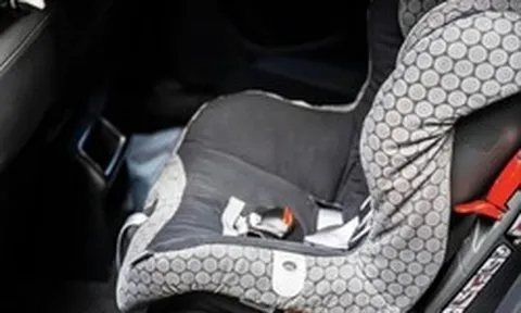 Bé gái gần 2 tuổi tử vong do bị bỏ quên trên ô tô, người cha 32 tuổi bị bắt vì tội giết người