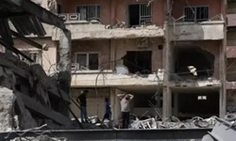 Iran đe dọa đóng cửa eo biển Hormuz trở lại