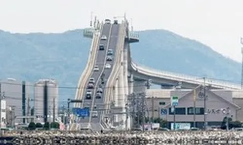 Cây cầu ‘điên rồ’ nhất Nhật Bản gây tranh luận xôn xao trên mạng xã hội