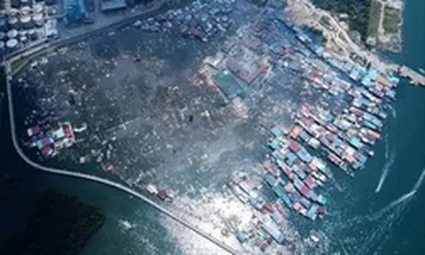 Biển lửa nuốt chửng 1.000 ngôi nhà trong đêm, cả làng bỗng chốc thành tro bụi!