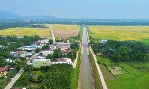 Sống bất an bên dòng kênh "tử thần"