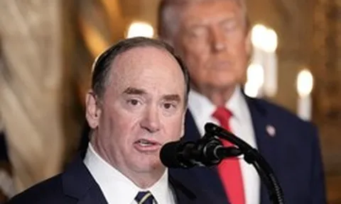 Mỹ sa thải Bộ trưởng Hải quân, ông Hùng Cao lên thay