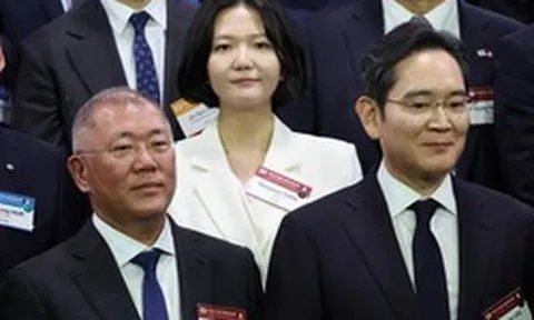 Tháp tùng Tổng thống Lee Jae Myung, chủ tịch “tứ đại chaebol” Hàn Quốc vừa tới Việt Nam là những ai?