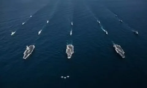 Lần đầu tiên sau hơn 20 năm, ba tàu sân bay Mỹ cùng phô diễn sức mạnh ở Trung Đông