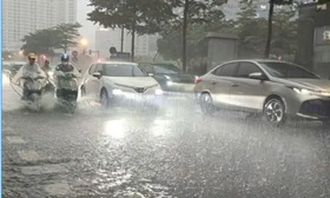 Miền Bắc sắp đón không khí lạnh dị thường, mưa dông dồn dập, cảnh báo lũ quét, sạt lở