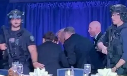 Toàn cảnh vụ nổ súng gây rúng động tại sự kiện có Tổng thống Mỹ Trump