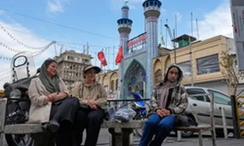 Iran nhận tin cực xấu: Đồng rial thấp kỷ lục, 1,8 triệu rial mới đổi được 1 USD