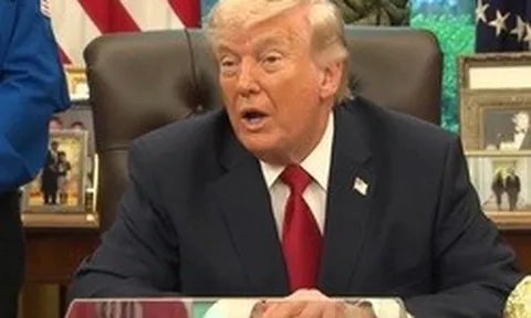 Tổng thống Donald Trump khước từ ý định hỗ trợ của ông Vladimir Putin