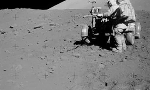Mở niêm phong mẫu vật Mặt Trăng mang về từ năm 1972, giới khoa học sửng sốt vì một chi tiết