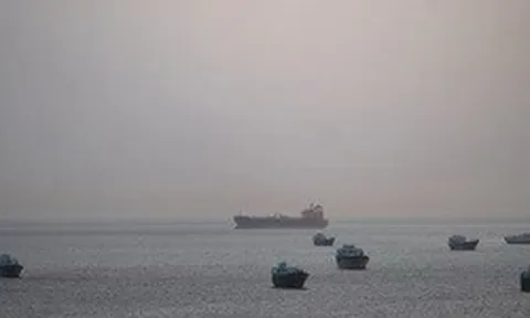 Mỹ đe dọa trừng phạt các công ty vận tải biển về ‘phí’ qua eo biển Hormuz