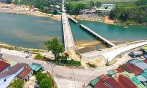 Cầu xây xong đã lâu nhưng vẫn... "đứng chờ" đường dẫn