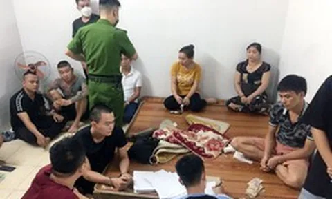 Chơi đánh bài ngày Tết: Trường hợp nào bị phạt hành chính, khi nào bị xử lý hình sự?