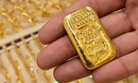 Giá vàng tăng mạnh nhất hơn 1 tháng, chuyên gia cảnh báo: Tin tức có thể đảo chiều