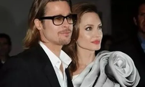 Angelina Jolie phản đòn Brad Pitt