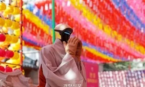 Chùa Hàn Quốc làm lễ quy y cho robot hình người, đặt pháp danh và giới luật riêng cho AI