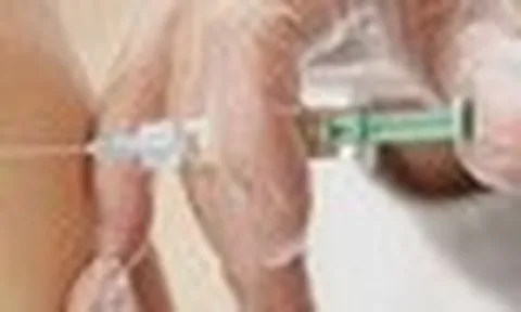 Bùng nổ thông tin về vắc-xin, người dân bị “ngộp”