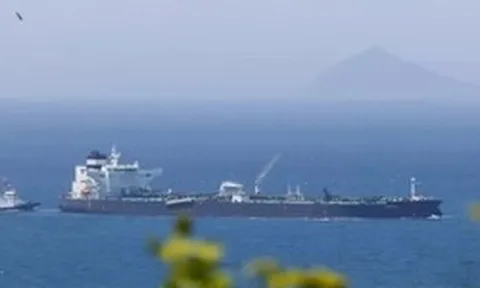 Reuters: UAE bí mật đưa tàu chở dầu qua eo biển Hormuz