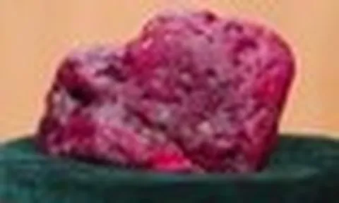 Phát hiện viên ruby khổng lồ 11.000 carat, chính phủ, quân đội 1 quốc gia Đông Nam Á lập tức trực tiếp kiểm tra